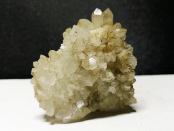 66.3 gPyrite kvarca minerālu paraugu dabīgā baltā kristāla kopu